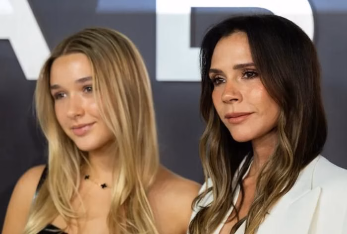 Hai mẹ con nhà Beckham luôn thu hút mọi ánh nhìn bởi vẻ ngoài giống nhau đến kinh ngạc. Ảnh: Getty Images