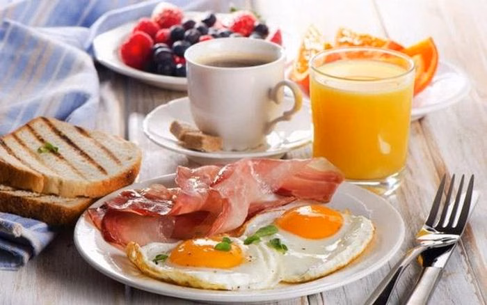 Lượng protein cần thiết cho bữa sáng để hỗ trợ giảm cân