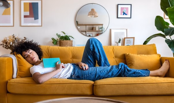 Thói quen nằm nghỉ ngay sau bữa ăn là nguyên nhân hàng đầu dẫn đến chứng trào ngược axit.