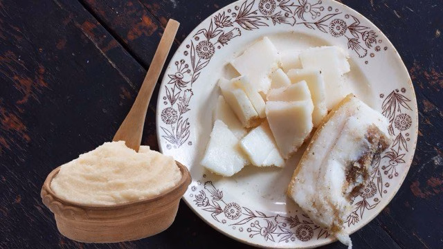 Mỡ lợn chứa hàm lượng chất béo bão hòa cao, nếu lạm dụng sẽ dễ dẫn đến tình trạng xơ vữa động mạch. Ảnh đồ hoạ: Hương Sơn